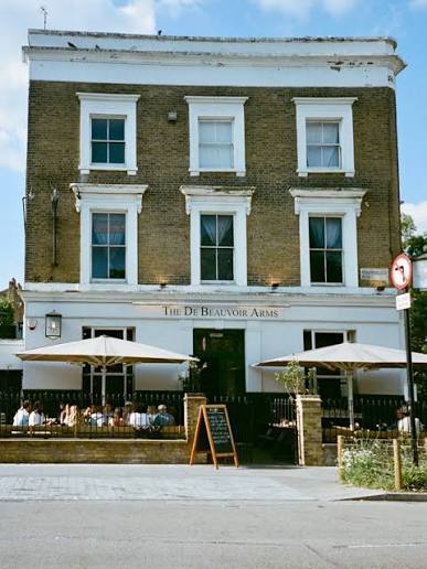 The De Beauvoir Arms